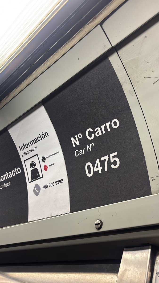 erickariasu2's tweet photo. @metrodesantiago @MTTChile  no se pueden abrir las ventanas y está la temperatura adentro de este carro porfa ver qué pasa con las ventanas..!!!  #metro https://t.co/gQOzX13xnU
