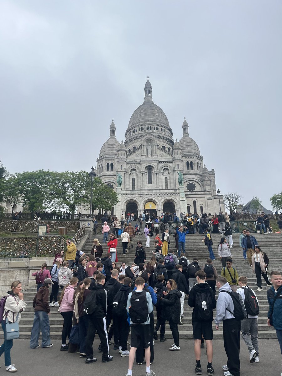 Mrs_Gaffney_'s tweet photo. Today we visited the village of Brie-Comte-Robert, and then spent time in beautiful Montmartre and saw the Sacré Cœur 🇫🇷🥖💒 #mfltwitterati @CarnoustieHigh https://t.co/9LMOk8CAHK