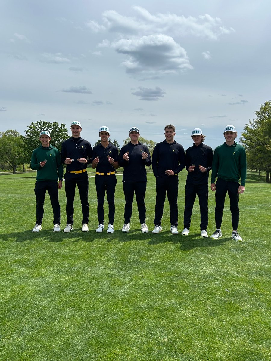 The Bolts were in action today at Pioneers GC for The Southwest Invitational.  They shot a team score of 290, taking home 2nd place!

4 Bolts medaled in the meet:
Henry Stempson - 15th
Aiden Murman - 12th
Frankie Dawson - 10th
Leo Lamounier - 5th

Go Bolts!⚡️