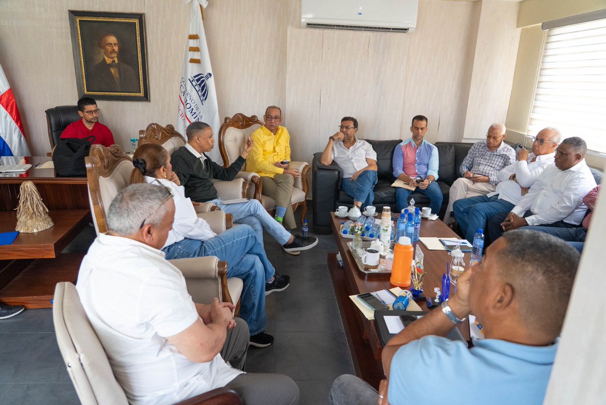 DeligneAB's tweet photo. Visité la provincia Duarte, dando seguimiento a las instrucciones del presidente @LuisAbinader, evaluamos junto a las instituciones del Gobierno el avance de los compromisos asumidos con su gente.

En San Francisco de Macorís reafirmamos que el desarrollo sigue en marcha: obras en ejecución, prioridades claras y una visión que avanza.

Cerramos la jornada recorriendo la circunvalación, una obra clave para la conectividad y el tránsito en el municipio.

Seguimos trabajando sin pausa por Duarte y por todo el país.