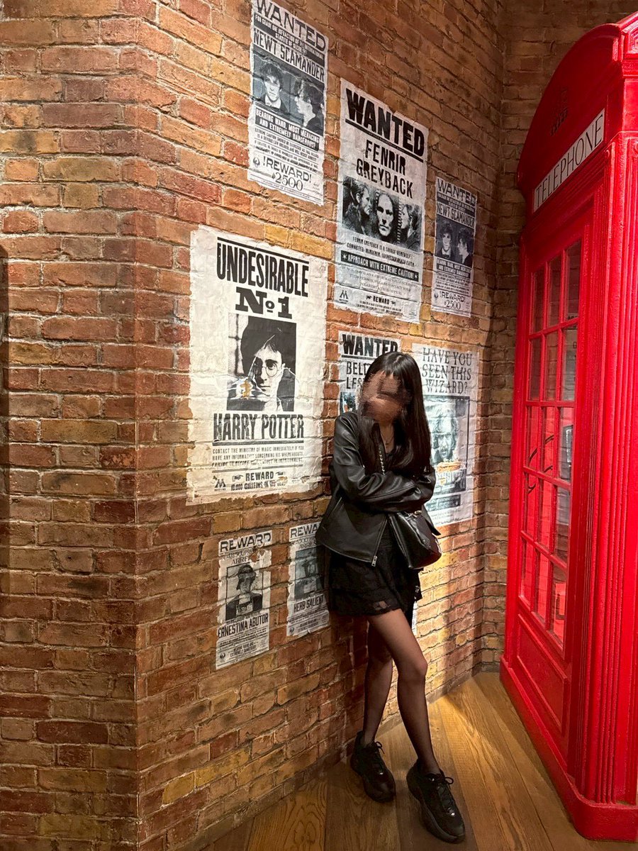 chann_yuii's tweet photo. NYのハリポタショップ行った〜！
原宿店まだ行ってないから特に比較できないけど、ちょっとしたｽﾀｼﾞｵﾂｱｰに来たみたいで気分上がった-ヮ-🎶 https://t.co/qFyrSEmVpx