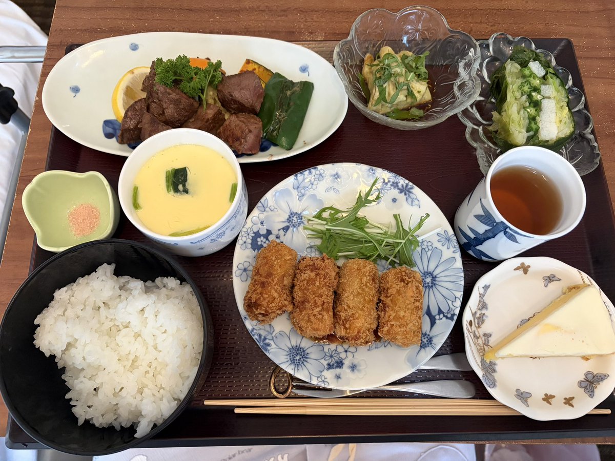 abarekankan's tweet photo. 産院のご飯がボリューミーで美味しすぎる😭︎💕︎
お祝い膳にステーキ食べたし、併設レストランでアフタヌーンティー出来たし、思い残すことは無い🙏 https://t.co/HVp3hDy3ij