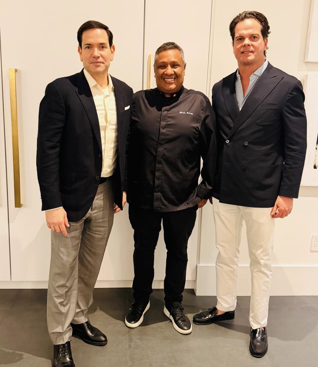 Fue un placer compartir el sabor y la tradición de #LaCocinaPeruanaMiami, del chef Marco Bernuy, con el <a href="/SecRubio/">Secretary Marco Rubio</a>. ¡También soy embajador de la increíble gastronomía peruana!