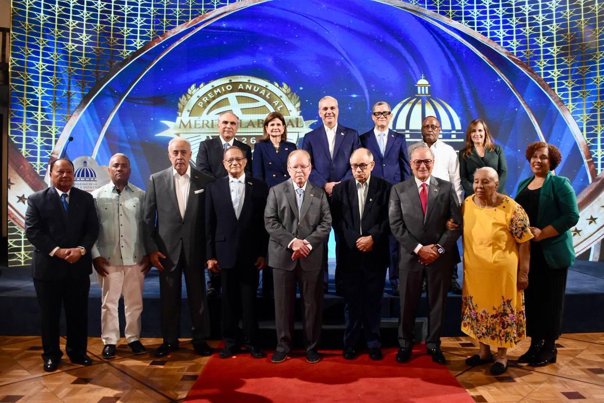 Deseo felicitar al ministro <a href="/EddyOlivares14/">Eddy Olivares</a> por realizar una acto (   Premio al Mérito Laboral 2026 )que quedará marcado para la historia ,  donde demostró que solo la unión y el entendimiento nos lleva hacer grandes cosas, empresarios y sindicalistas juntos, exaltándose unos con