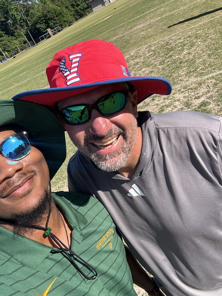 Coachkddawson's tweet photo. Thank you @HCDeVoursney @VeteransHS @CoachCMorgan1 for having me &amp; always great to see you @Coach_Rowell !!! https://t.co/dxxs04Zruh