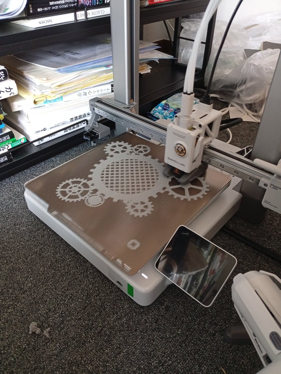 reina_136757's tweet image. blenderでモデリングした歯車⚙️壁掛けインテリア！
コウモリランなど着生植物用です🍀
これからメルカリで出品します！
リンク🔗を後ほど添付予定です🌳

 #インテリア  #3D  #3Dプリンター  #モデリング  #観葉植物  #b3d  #スチームパンク