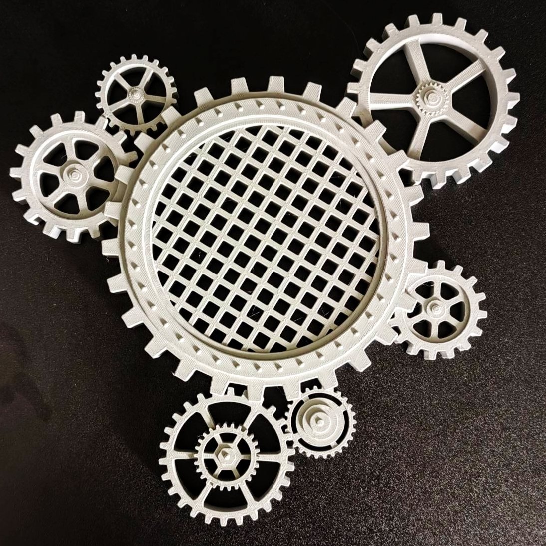 reina_136757's tweet image. blenderでモデリングした歯車⚙️壁掛けインテリア！
コウモリランなど着生植物用です🍀
これからメルカリで出品します！
リンク🔗を後ほど添付予定です🌳

 #インテリア  #3D  #3Dプリンター  #モデリング  #観葉植物  #b3d  #スチームパンク