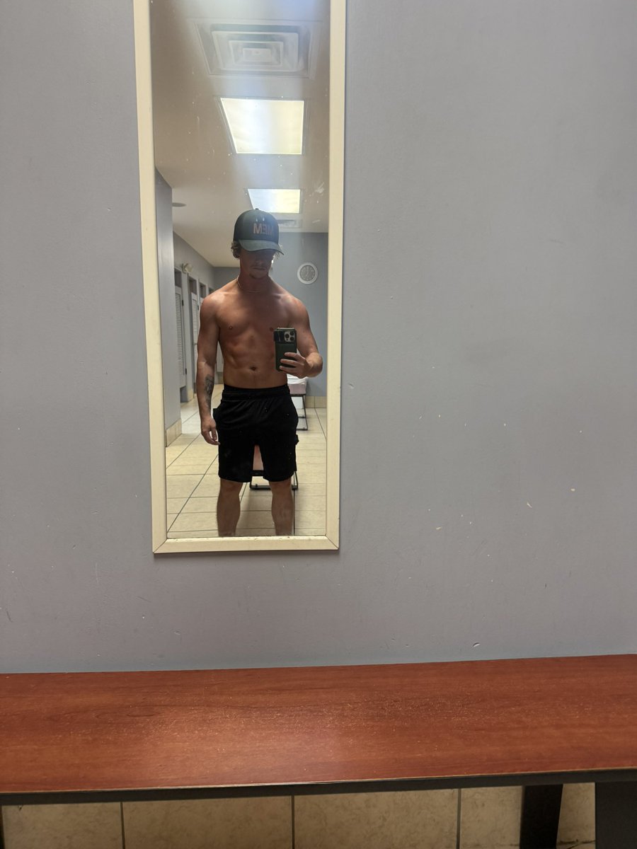 realmarkostunt's tweet photo. Ok I’ve slacked enough.
Back to our regularly scheduled programming 😤
#progress #FSOT #funsizeontour https://t.co/ISMLTjk3nJ