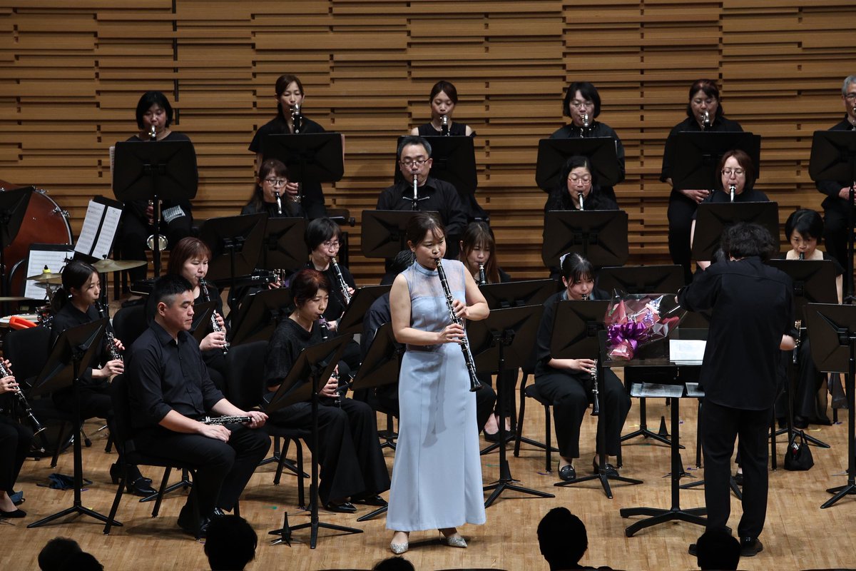 FamiCla's tweet photo. 第二部クラリネットオーケストラステージ
【アンコール】ラフマニノフ　交響曲第二番第三楽章より　有馬理絵
　　有馬さんはA管に持ち替えて演奏。ため息が出るほど美しい曲。
もっと聴いていたかったですね

#クラリネット　#クラオケ　#ファミクラ https://t.co/BZCMCacnqp