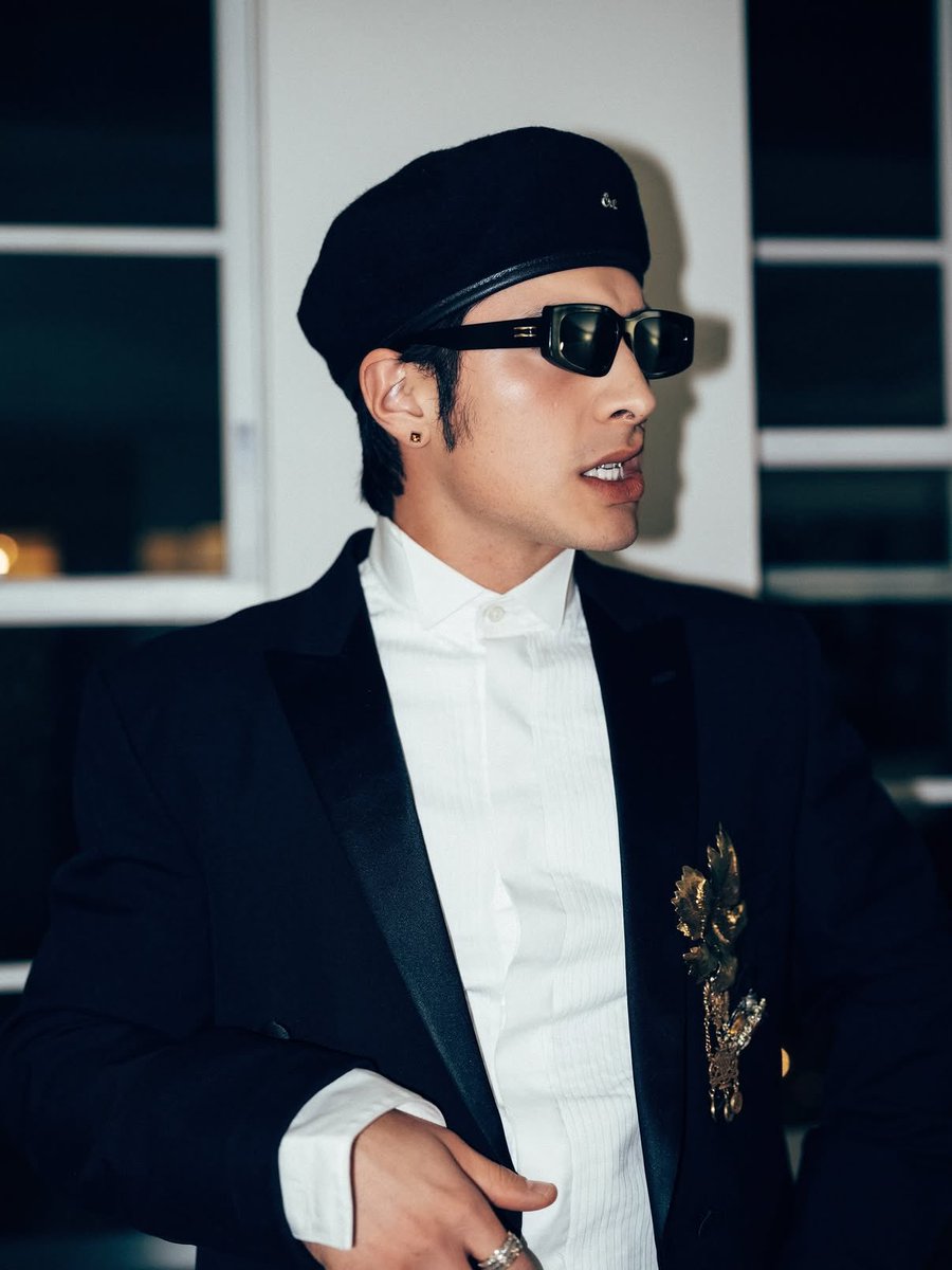 hudsonwupdates's tweet photo. The coolest man in all of NYC 🕶️ Hudson Williams via neoncomplex https://t.co/EHUyayhRqp