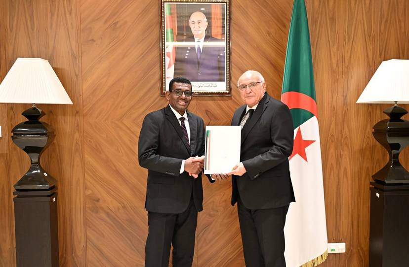 wasilalitaha's tweet photo. استقبل وزير الدولة، وزير الشؤون الخارجية والجالية الوطنية بالخارج والشؤون الإفريقية، السيّد أحمد عطاف، اليوم بمقر الوزارة، السيد عبد الحفيظ العوض سيد أحمد، الذي سلمه نسخا من الأوراق الاعتماد بصفته سفيرا فوق العادة ومفوضا لجمهورية السودان الشقيقة لدى الجزائر

https://t.co/ArEcDS7Omf