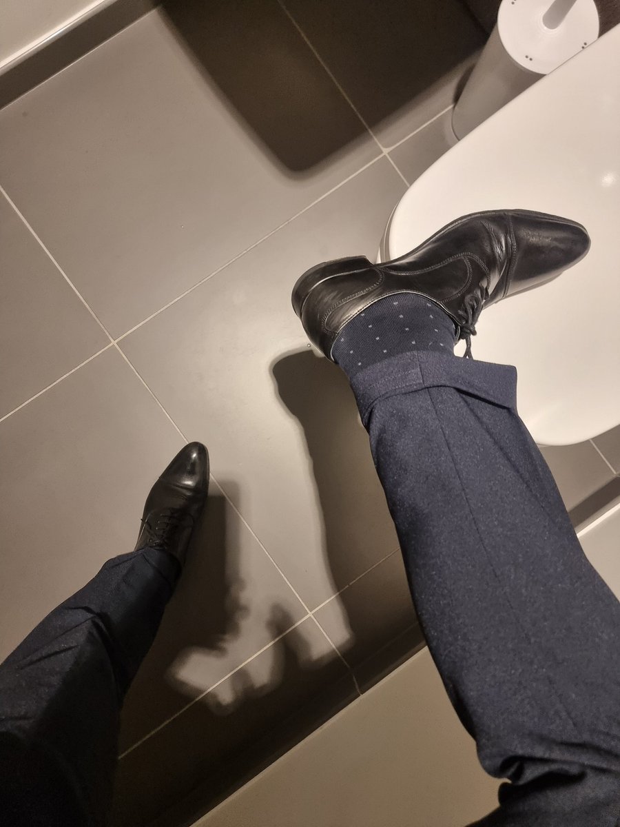 suitsocks08's tweet photo. #gayleathershoes #gaybuldge #gaysuitfetish #gaysocksniff #gayshoefetish #gaysheersocks #gaysocks #gaysuit #gaysocksworship #gayshoes https://t.co/TDcMTsQ6RP