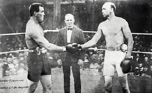 HVYWeightHeroes's tweet image. World champ James J. Jeffries and ex-champ Bob Fitzsimmons pose before their 1902 rematch in San Francisco. In a clash of all-time great punchers, Jeffries won by eighth round KO, but later declared Fitz to be "the most dangerous man alive." #Heavyweight #History #Boxing