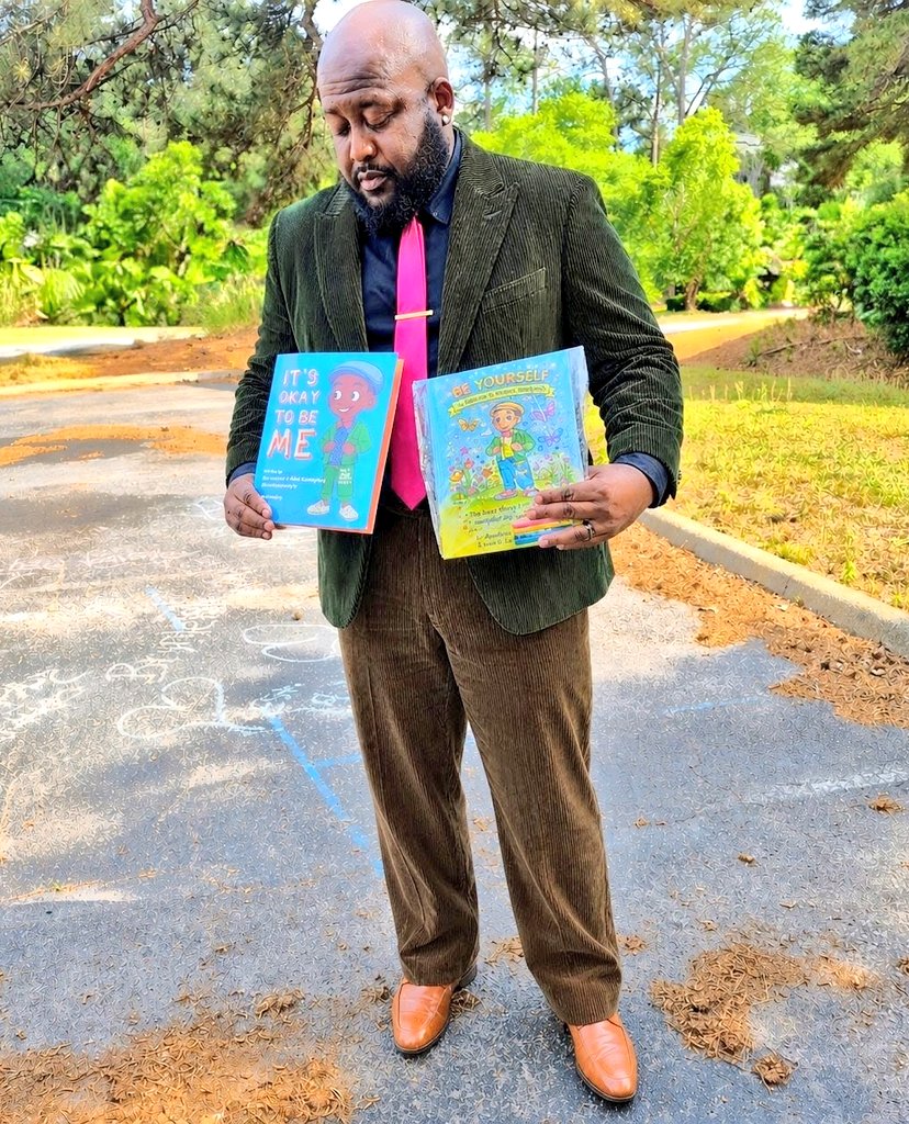 CoachGoodman's tweet image. Salute Dr. Larrymore 🙌🏾📚 igniting confidence, inclusion &amp;amp; self-love in every child 💙🌈 powerful impact! #AutismAwareness #ItsOkayToBeMe