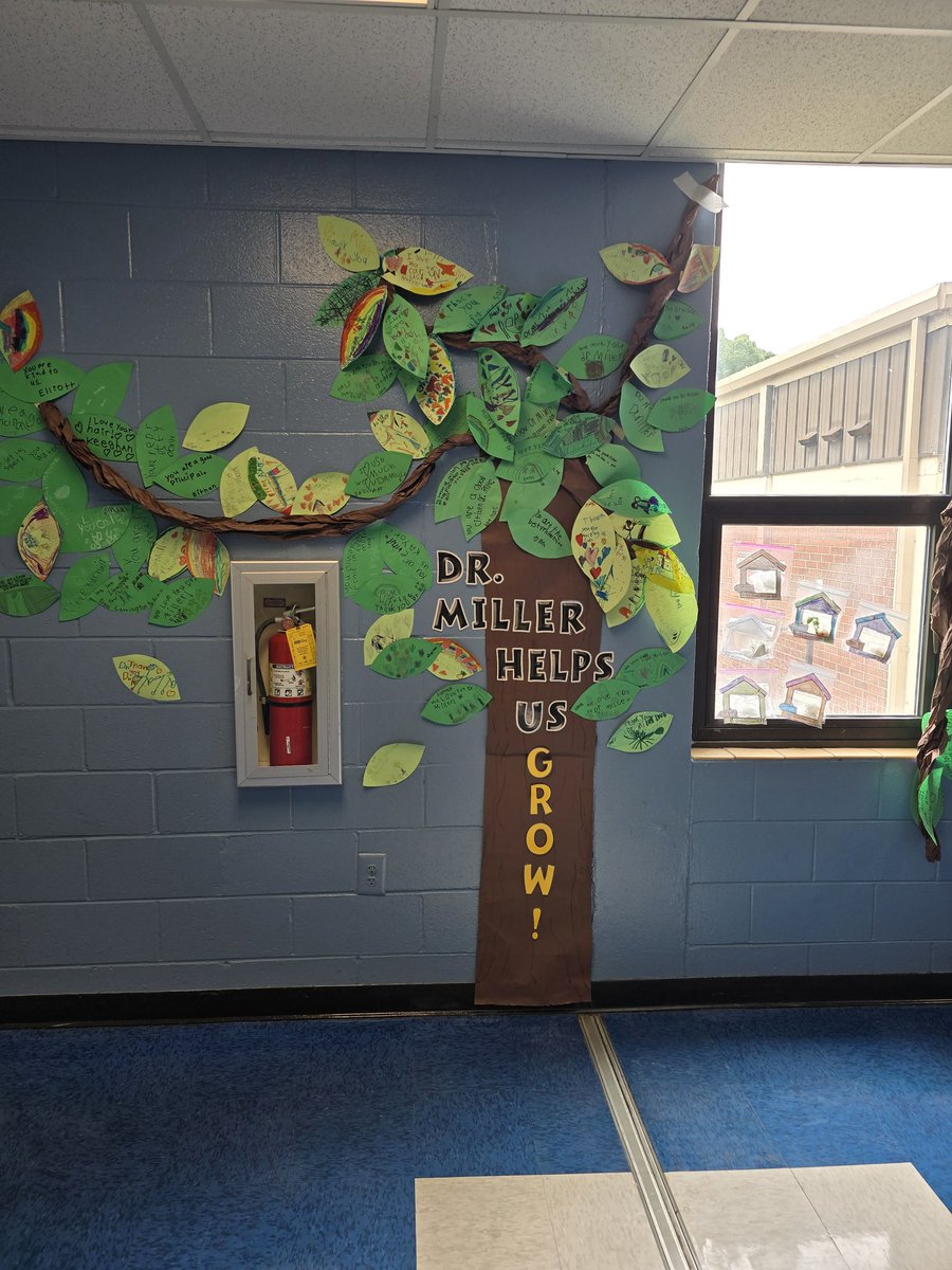 HPointPrincipal's tweet photo. Felt so loved and appreciated by the @HighPointFCS school community on National Principal's Appreciation Day! 🥰 @alexbatesedu #ElevatingExcellence https://t.co/2EFVws5rQn