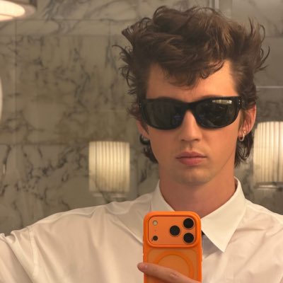 milly tweet media