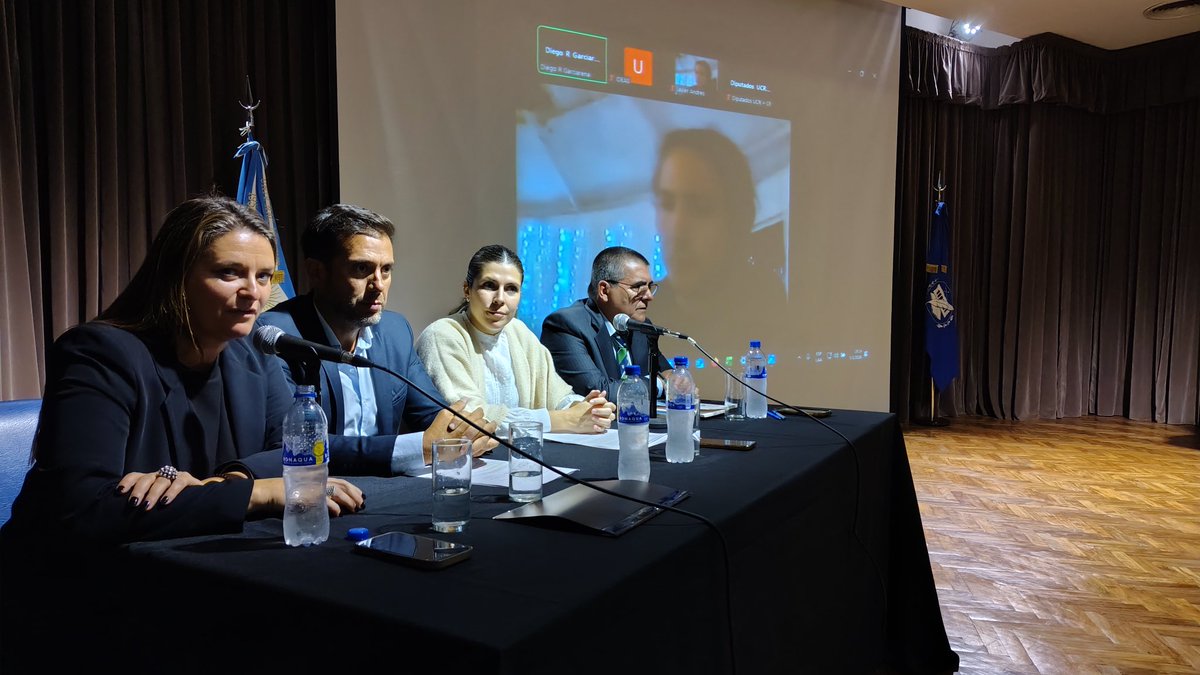 Andrés De Leo tweet media
