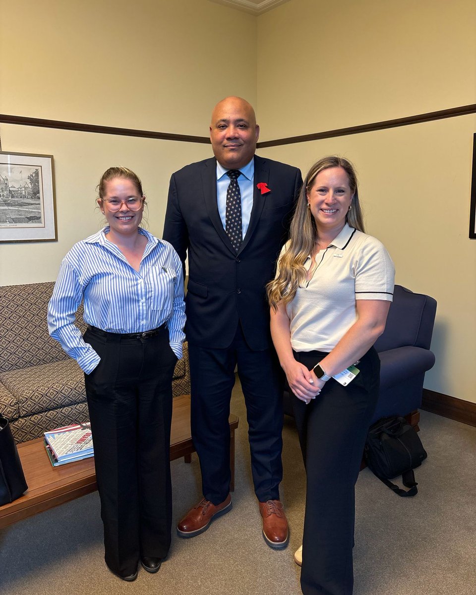 coteau's tweet photo. It was a pleasure to meet with Food and Beverages Canada. 

As Ontario’s largest manufacturers, the food and beverages industry is a backbone of our provincial and national economy, playing a critical role ensuring that Canadians from coast to coast to coast, have good, healthy, affordable meals and drinks on the table.