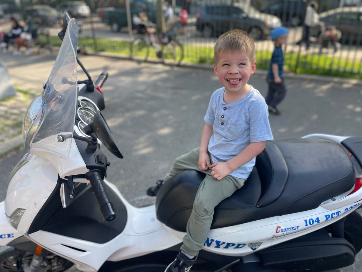 NYPD 104th Precinct tweet media