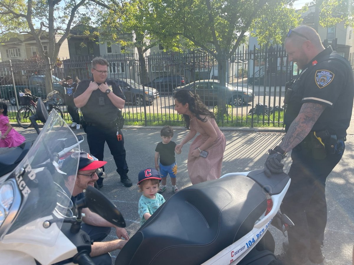 NYPD 104th Precinct tweet media