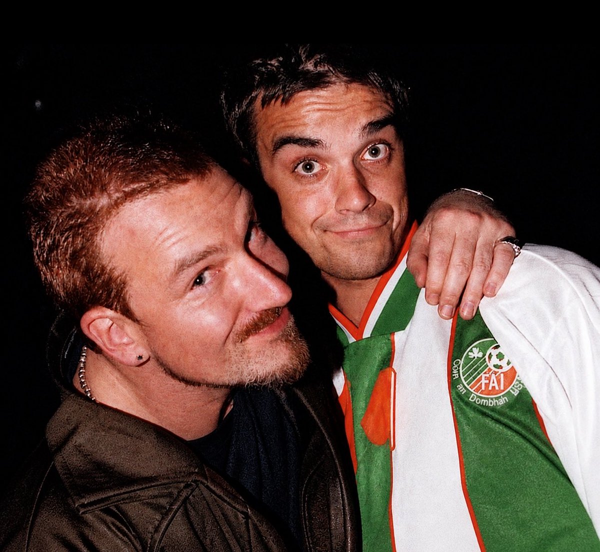 angdownunder08's tweet photo. More rarities I found from another lifetime. 31yrs ago to be exact. Rob, Bono & Patsy Kensit leaving Bono’s club ‘The Kitchen’ Dublin (1995)
📸 Credit to photographer
#robbiewilliams #90s #90suk #britpop #bono #patsykensit https://t.co/hvUPbRkGTl
