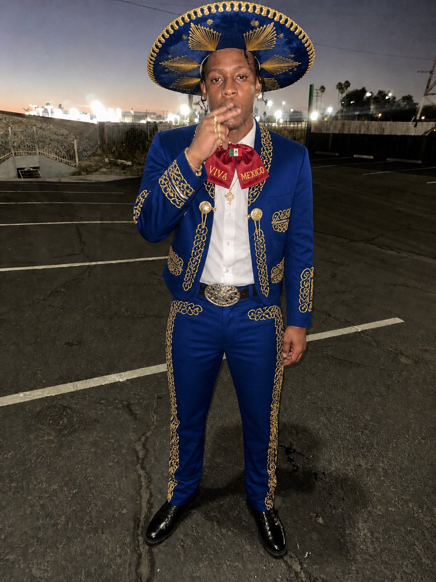 Carson2kDemon's tweet photo. Finna dip my taco in tequila ‼️ https://t.co/Jp8uPtB61R