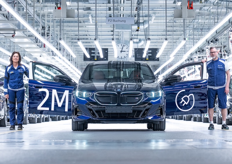 BOHP's tweet image. BMWグループ、200万台目の電気自動車を納車！ | BMWおたっきーず！Blog - BMW総合情報ブログ bmw.jugem.jp/?eid=48072 #BMW #BMWI #BMWGroup #BMWAG