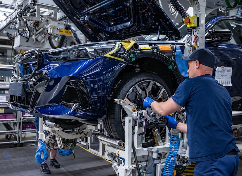 BOHP's tweet image. BMWグループ、200万台目の電気自動車を納車！ | BMWおたっきーず！Blog - BMW総合情報ブログ bmw.jugem.jp/?eid=48072 #BMW #BMWI #BMWGroup #BMWAG