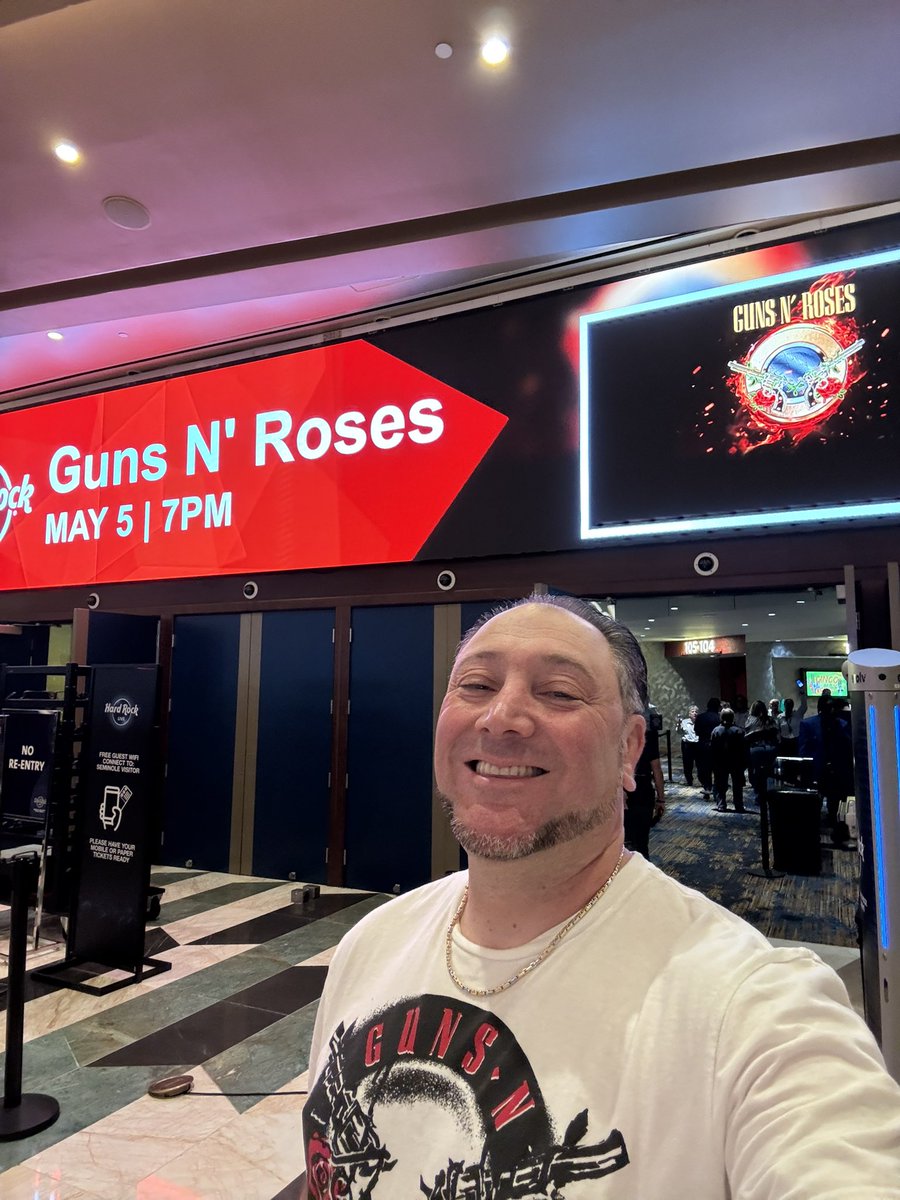 JIVANS13's tweet image. Rock and Nole Channel back at the @HardRockHolly for some more @gunsnroses!! Let’s do the damn thing!! #gunsnroses #hardrock