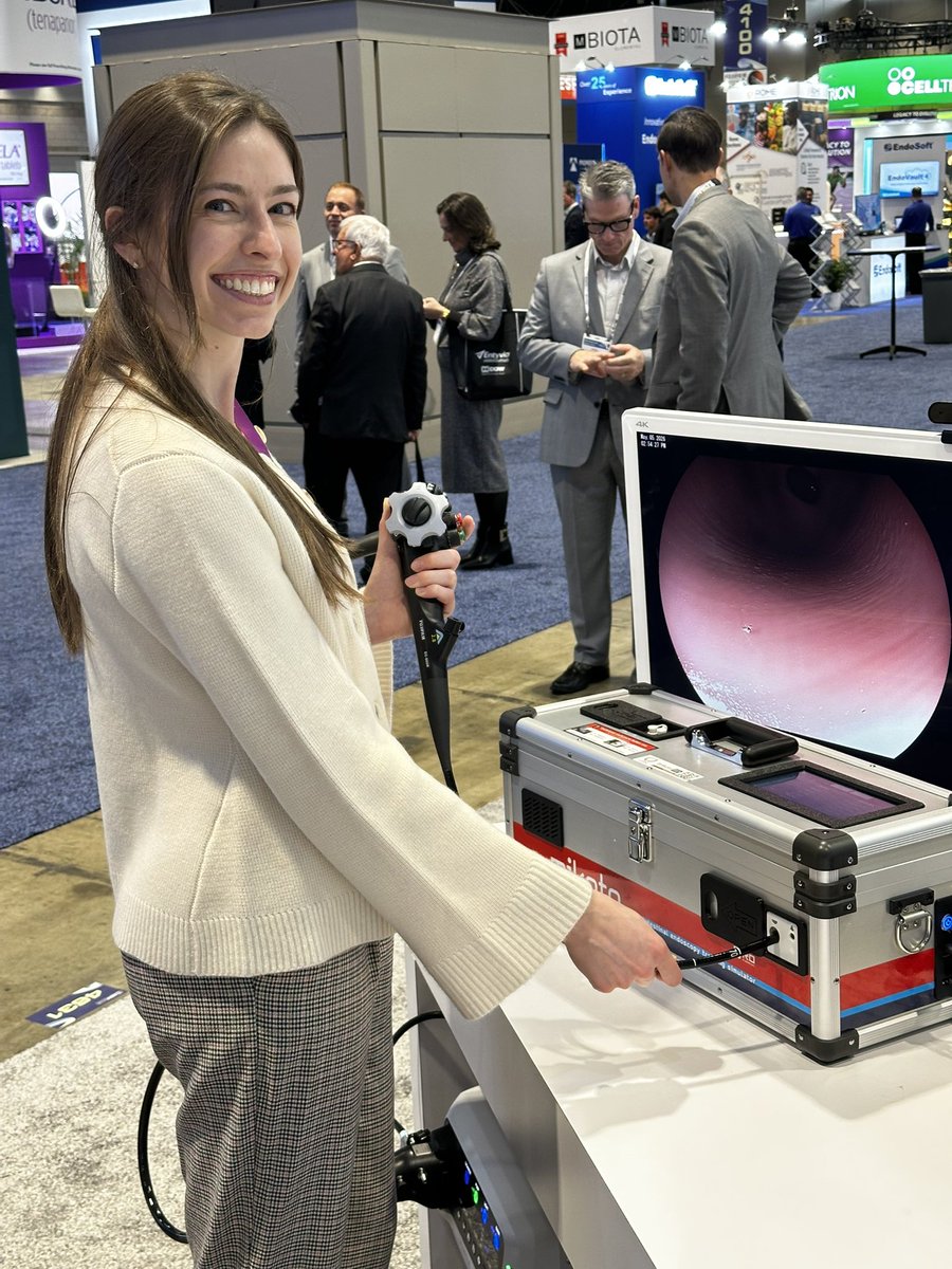 grba_maria's tweet photo. Had a great time at #DDW2026! Was thrilled to give my first ever oral presentation on our research in MASLD and its effect on pregnancy outcomes, present a poster, and spend time with friends ✨ Bonus: got to hold a scope for the first time!

@DDWMeeting @CookCountyIMR https://t.co/6emkMdx68F