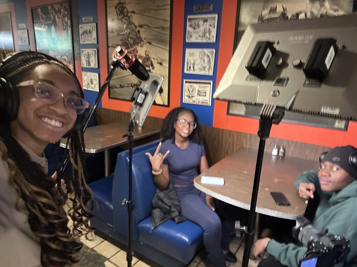 olaroseofficial's tweet photo. Day 5 of 5 - Behind the Scenes (BTS) of my rom-com student #shortfilm “Only Fools Believe in Nice Guys” with a cast and crew of #college freshmen at #syracuseuniversity.🎥🍊

Thank you to Varsity Pizza for kindly allowing us to film a scene here. Stay tuned for more BTS content. https://t.co/utWEteZGV5