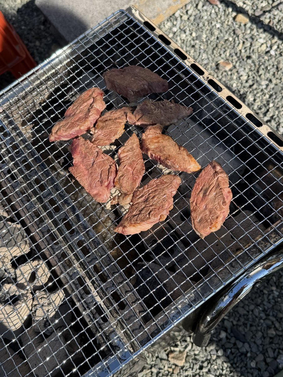 jian4yi1's tweet image. 時系列めちゃくちゃだけど…。
地元でBBQをしました！お酒も美味しく、何よりも地元の人たちとワイワイできるのがそりゃもう楽しいわけで。
ゴールデンウィーク、満喫してます♪
#BBQ #邑楽町