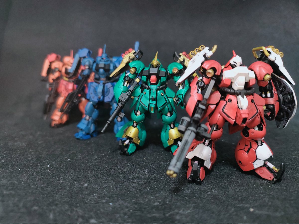 #ガンダムアーティファクト
今回は、全部アクリルマーカーペンで塗りました。初めての試みでしたが、ミニモデルや部分塗装には十分と感じました。色によって隠蔽力に差があること、意外と色が混ざらないこと、メーカーによっても隠蔽力や色味に差があることなど気付くような新たな学びがありました。