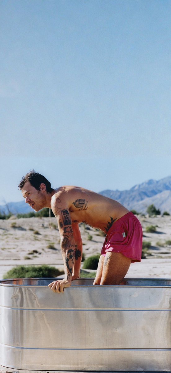 Harry Styles for Runner's World | wallpapers pt. 1 🏃

📷Laura Coulson

like &amp; rt if you use it!! /bel