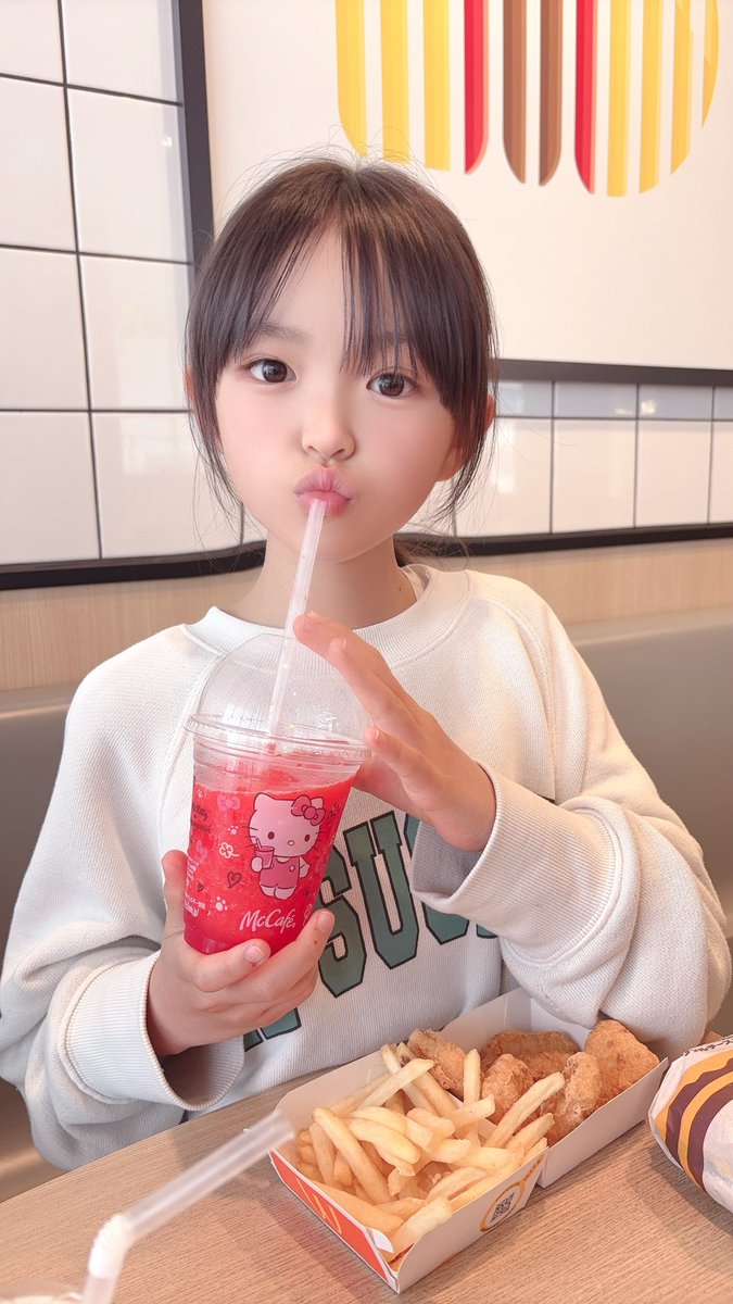 25_Iroha_25's tweet photo. おはようございます☀️
今日はママのお仕事のお手伝いしてくるよー!
楽しみ🥰
#キッズモデル
#js6
#11y
#いろは
#Iroha
#カメラマンさんと繋がりたい
#カメラマンさん募集 https://t.co/ztcWTeFsSs