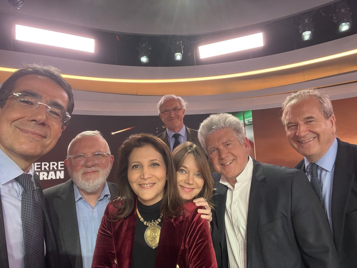 Darius Rochebin tweet media