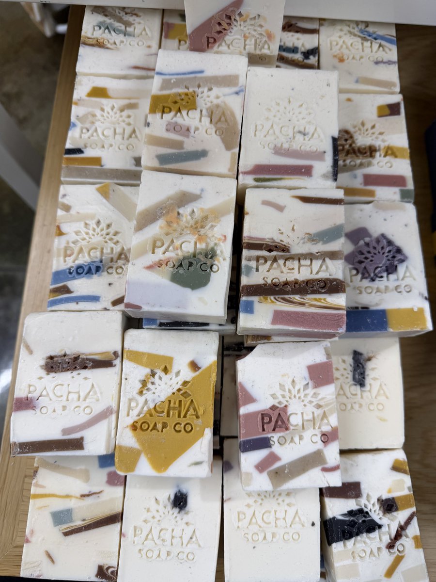 itisjustdi's tweet photo. I’m at Whole Foods and see these soaps, why is the first thing that comes to mind is Fidenzas 😂 🖼️ #art #fidenza #nft https://t.co/QdXMwvpei3