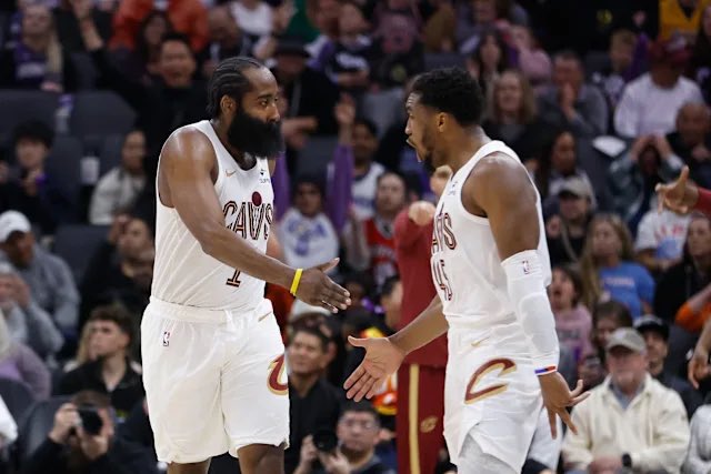El partido entre Cavs y Detroit se define en cómo se defienda el P&amp;R. Si Jalen Duren juega en drop profundo, Mitchell lo va a acribillar a triples en pull-up. Detroit necesita a Ausar Thompson persiguiendo a 'Spida' por encima de la cortina para negar el tiro. Del otro lado, la