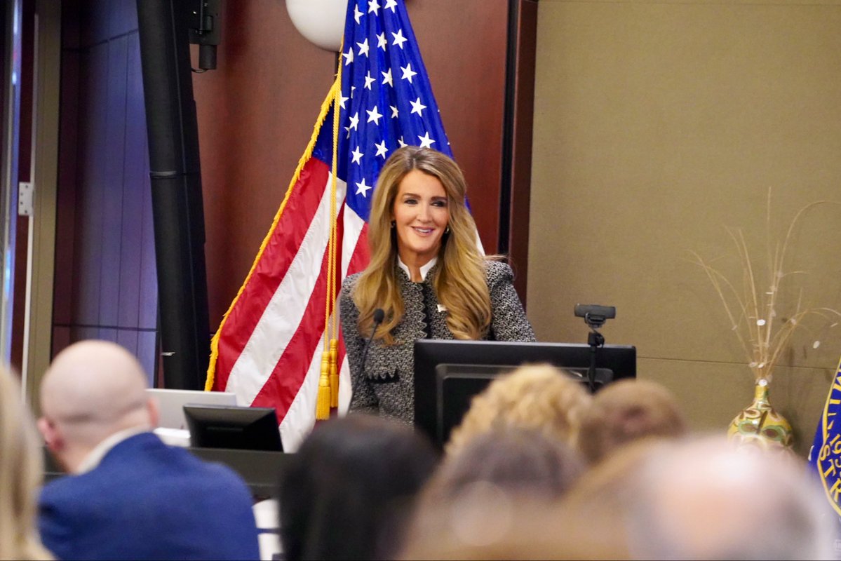 Kelly Loeffler tweet media