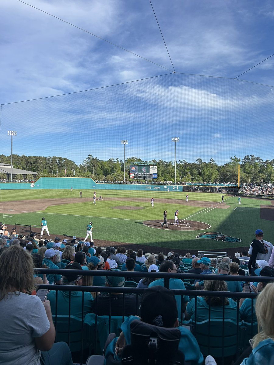 mrwhite920's tweet photo. Clemson @ Coastal https://t.co/2PNseEuyz4