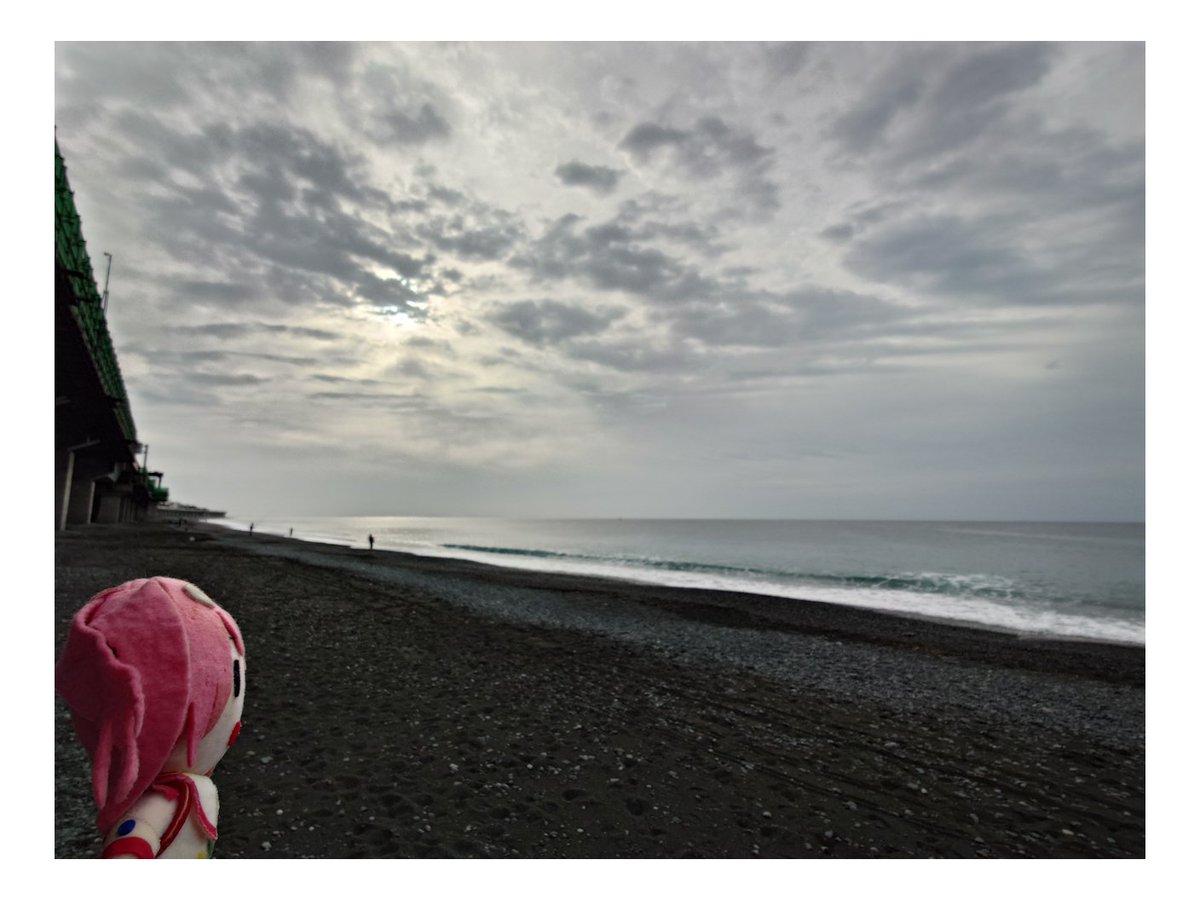 90runner's tweet photo. 国府津駅ナナナの像。 #90番の旅 #no90 #ガジェットトライアル 

以前の私は連休最終日には一歩も外に出ず体力温存するのが最善と信じていましたが、旅人Aさんの影響で市民マラソンを始めてから、早めの時間に追い込んでおくとよりスムーズに現実に復帰できると知りました。永遠の心の師匠です。 https://t.co/4XqiO65lfA