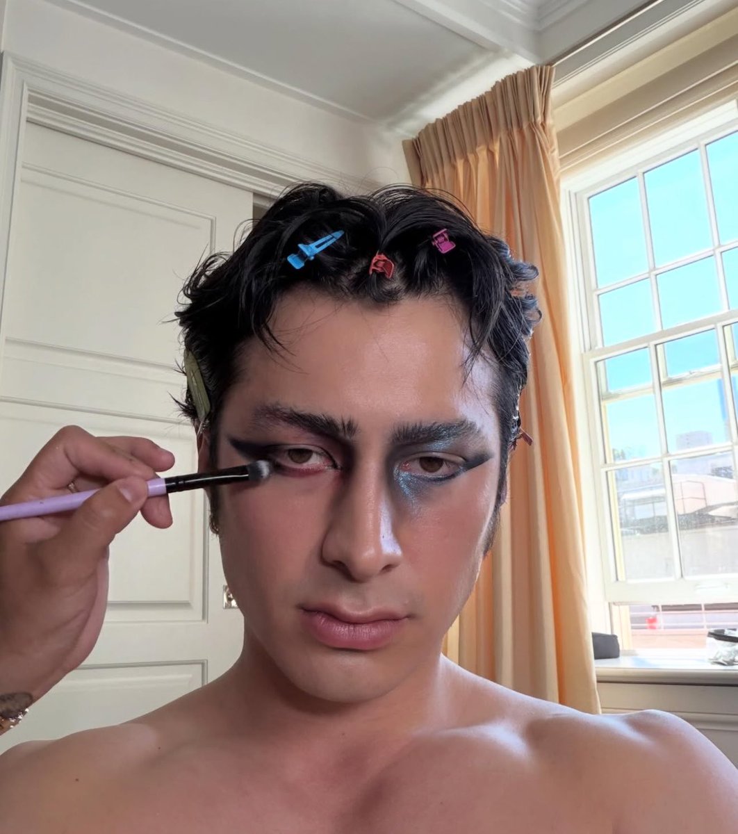 HE'S SO PRETTY