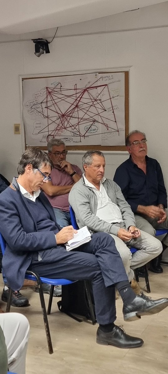 La discusión sobre el desarrollo forestal con su adecuado abordaje ambiental, social y económico con perspectiva territorial y de innovación en productos. Excelente apuesta del <a href="/IJPTerra/">Instituto Juan Pablo Terra</a>