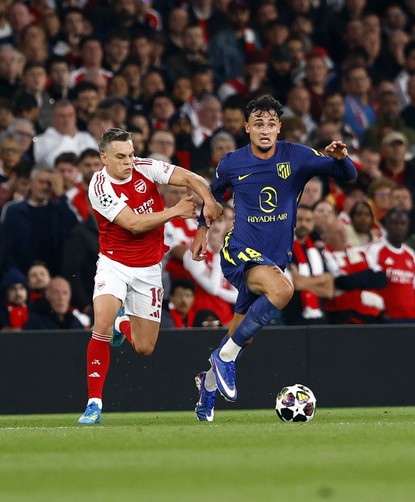 siempreatletico's tweet photo. #ArsenalAtleti 1-0😠El sueño de la final de la #Champions se apagó en Londres dando la cara en todo momento. La falta de puntería y la polémica arbitral condenan a un buen #Atleti😭que mereció mucho más en el global de la eliminatoria👏👏 #AupaAtleti https://t.co/cOvvY8eihb 👏 https://t.co/5nZJrICYI4
