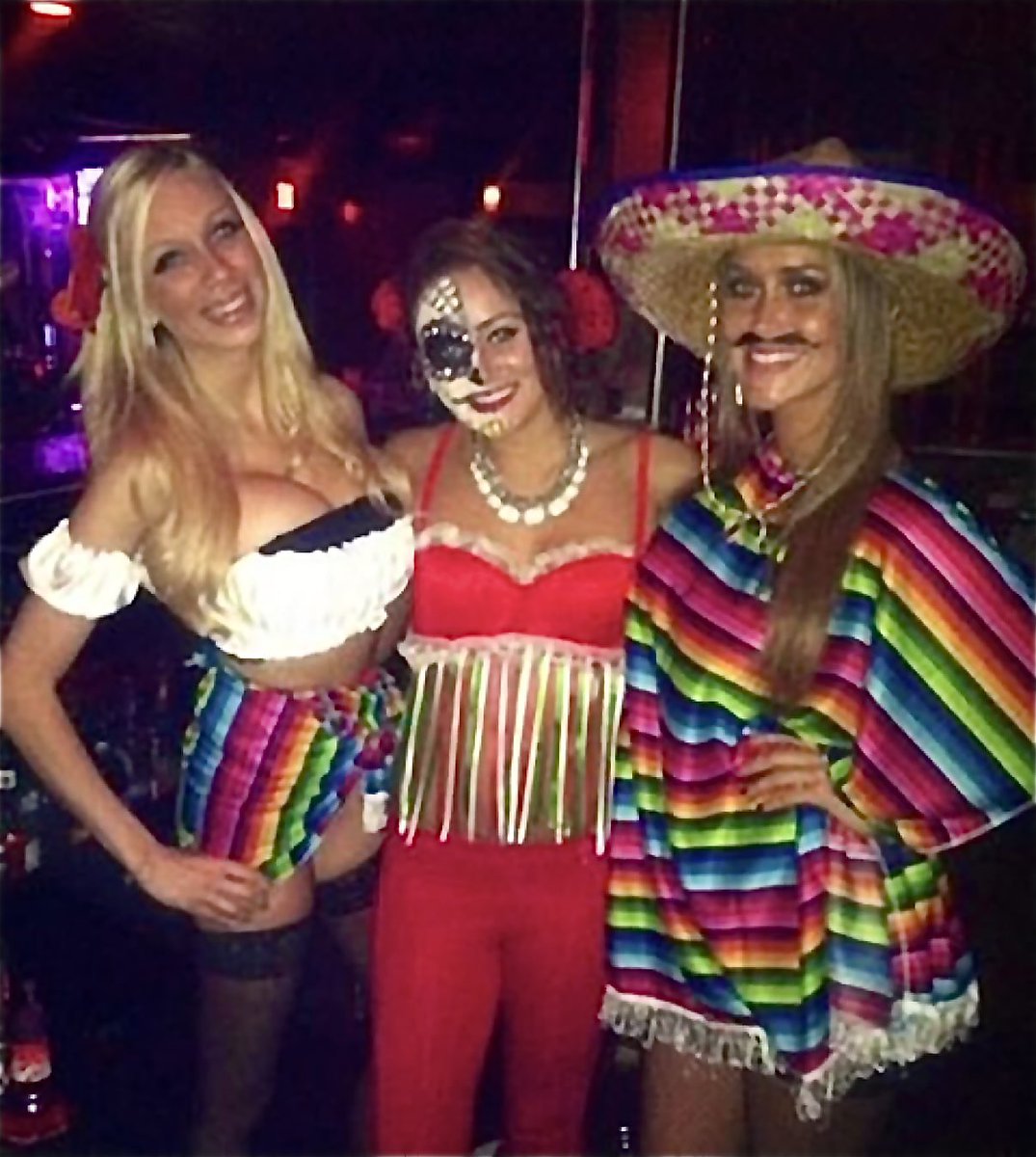 ScoresTampabay's tweet image. A little throwback to how we do Cinco de Mayo… 🌶️🔥
Some things never change—just the energy gets better 😈
Tonight’s after-party?
You already know where to be.
📍Scores Gentlemen’s Club &amp;amp; Prime Steakhouse
2310 N. Dale Mabry Highway
Tampa, FL
#Tampa #CincoDeMayo #TampaNights
