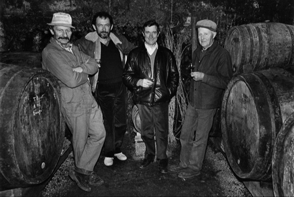 Affordable_Wino's tweet photo. hey winos /

Kermit Lynch wisdom: "Even the winemaker does not know what aging is going to do to a new vintage. 
Robert Parker does not know. I do not know.

Living wines have ups and downs just as people do, periods of glory and dog days, too." https://t.co/ZOldWvFBbp