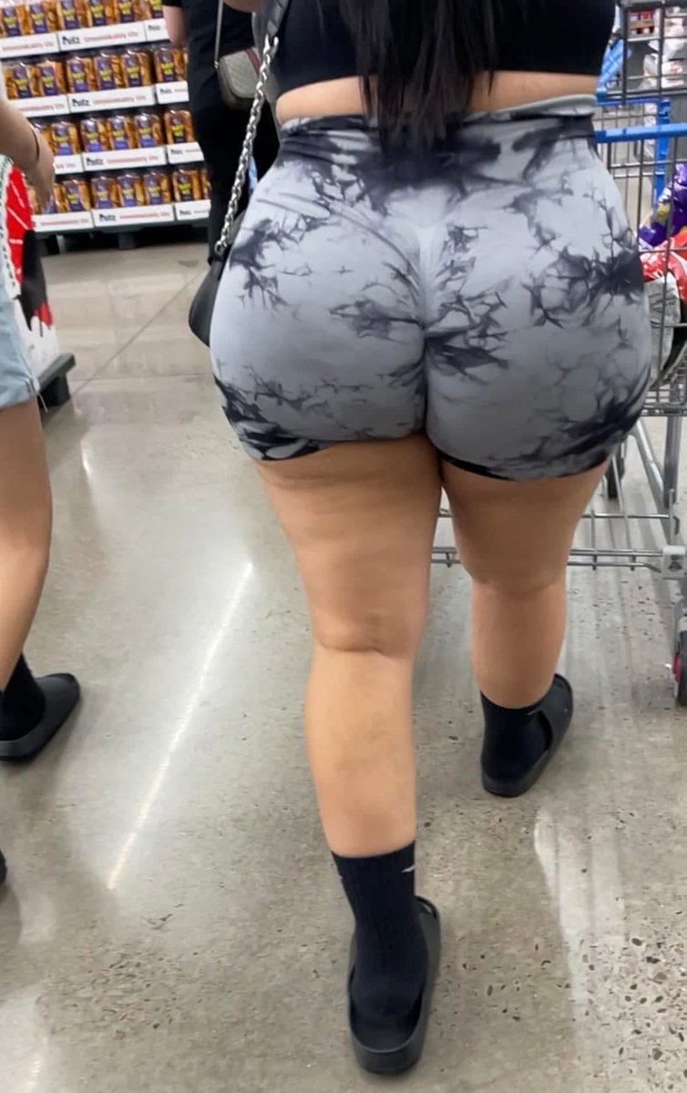 elnalgofilo's tweet photo. Mesita para olerle ese culote y las calcetas después de llegar del súper 😵‍💫 https://t.co/Gl28m6LfaY