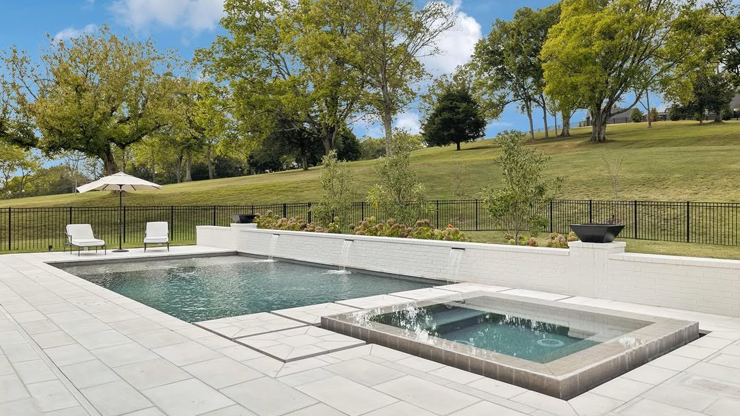 Insane: Titans HC Robert Saleh purchased a 10-acre mansion just outside of Nashville for $8.3 MILLION.

The Saleh family has moved four times in five years.

Saleh and his wife have eight children together.