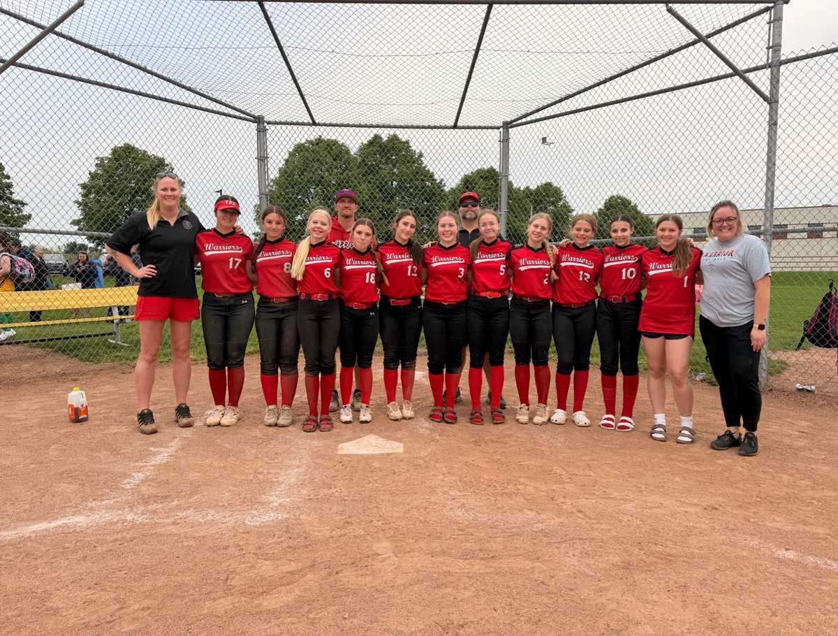 THEkhawk13's tweet photo. 14 games. 202 runs. Only gave up 33. 96/101 stolen bases. Team average .515. UNDEFEATED.  Proud of these girls, their heart, grit, effort, and the WORK that they put in. Excited to see them continue to grow and what the future holds for them❤️🖤🥎 @EFMSWarriors #Warrior https://t.co/oSbJW6rtjG