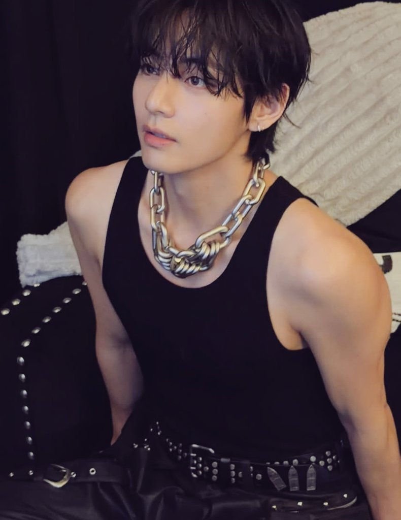 lali 🪭 se divorciou do bts tweet media